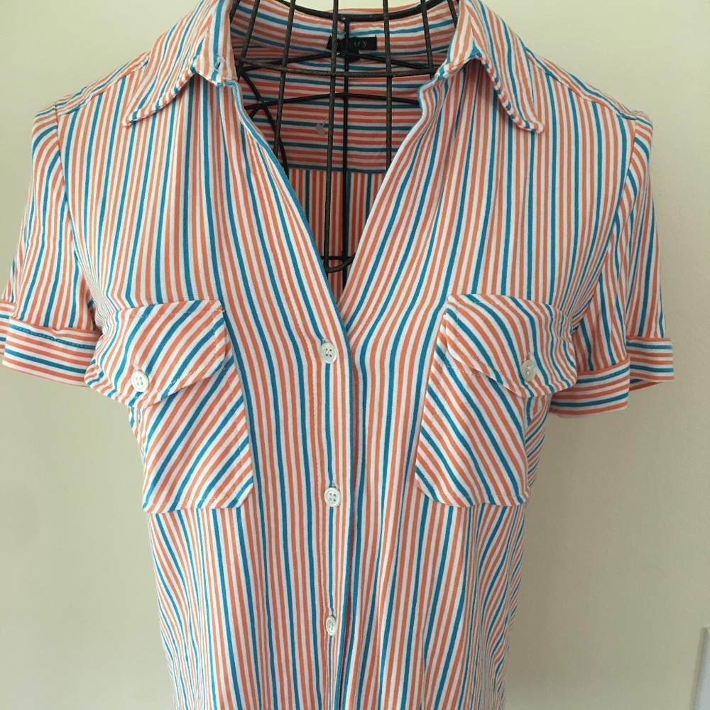 Theory large soft stretchy button up